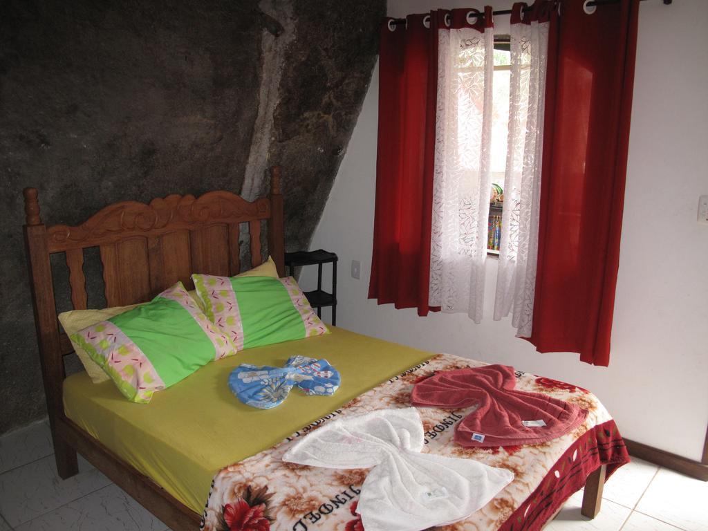 Suites Cantinho Da Pedra Abraão Rum bild